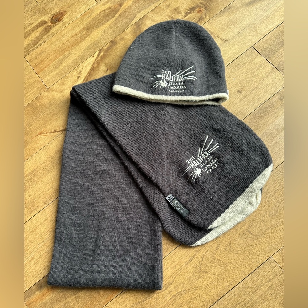 Canada Games 2011 Gray Scarf and Hat Set